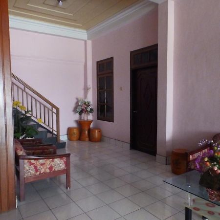Bitung Bahari Family Hotel מראה חיצוני תמונה