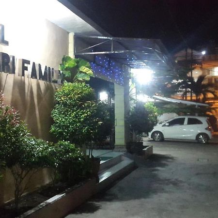 Bitung Bahari Family Hotel מראה חיצוני תמונה