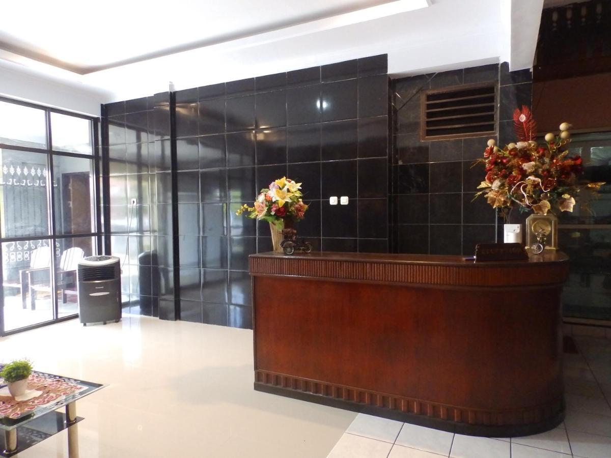 Bitung Bahari Family Hotel מראה חיצוני תמונה