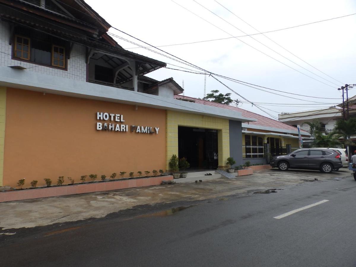 Bitung Bahari Family Hotel מראה חיצוני תמונה