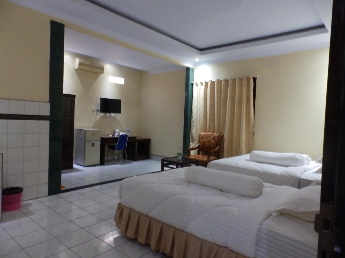 Bitung Bahari Family Hotel מראה חיצוני תמונה