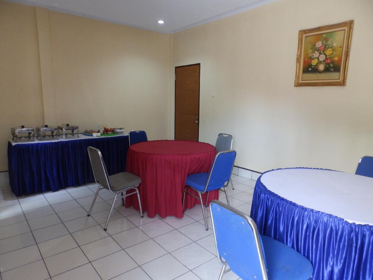 Bitung Bahari Family Hotel מראה חיצוני תמונה