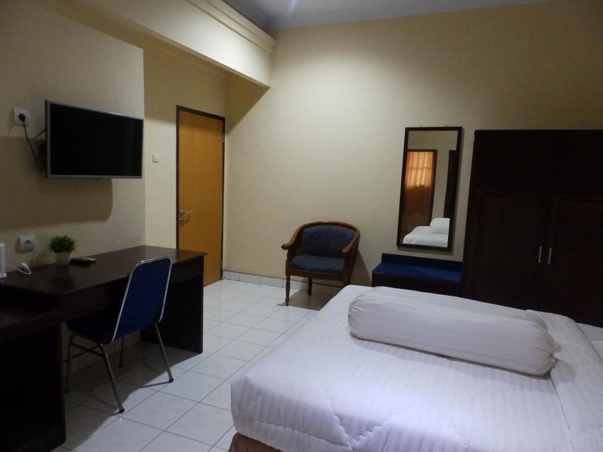 Bitung Bahari Family Hotel מראה חיצוני תמונה