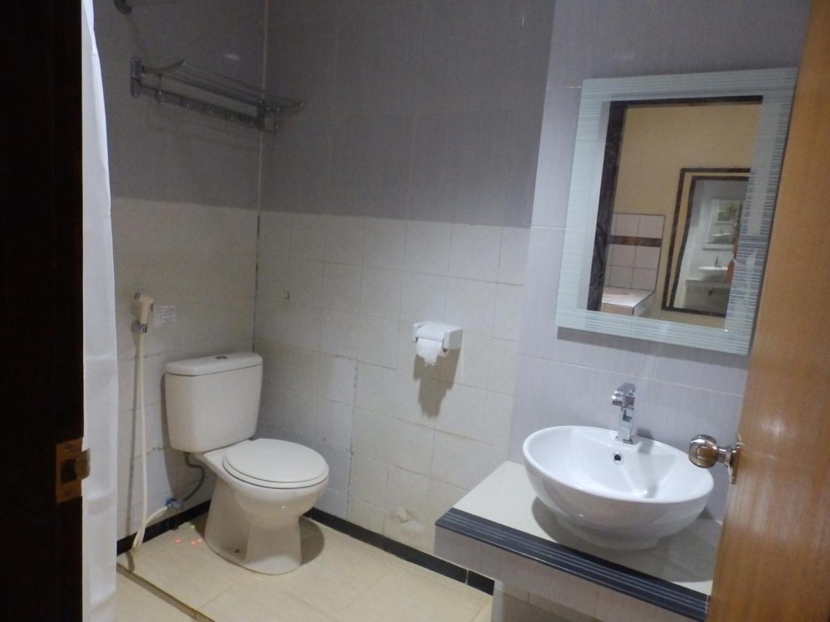 Bitung Bahari Family Hotel מראה חיצוני תמונה