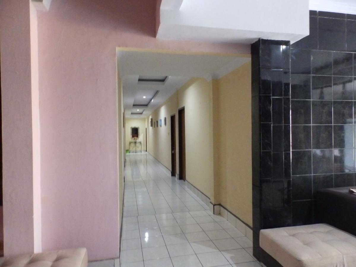 Bitung Bahari Family Hotel מראה חיצוני תמונה