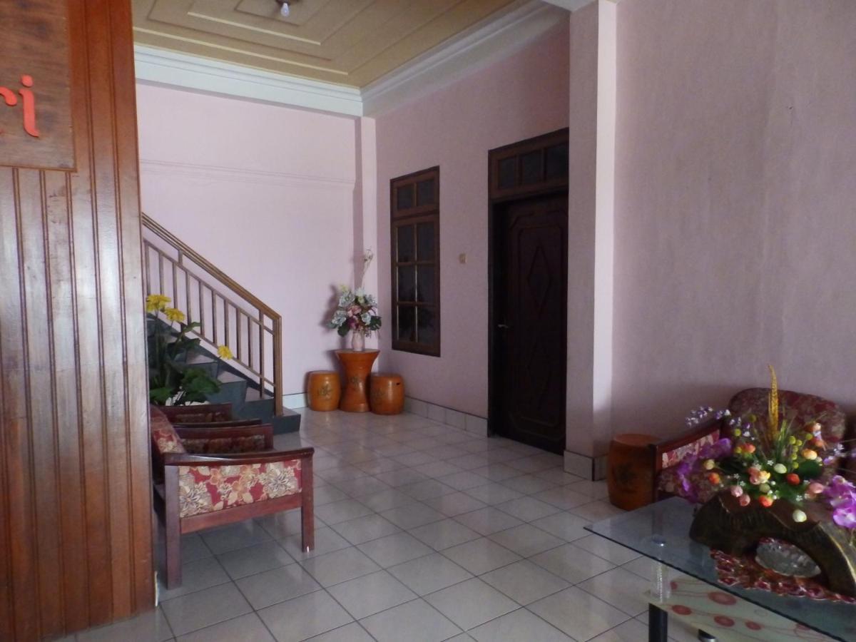 Bitung Bahari Family Hotel מראה חיצוני תמונה